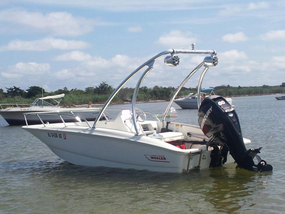 Big Air Ice Tower - Boston Whaler - polished - aluminium - wakeboard tower
