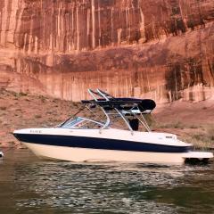  2005 Bayliner 219 SD with a Big Air Cuda wakeboard tower