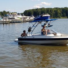 2003 Bayliner 195 Classic with a Big Air Cuda wakeboard tower and Tube Top Bimini