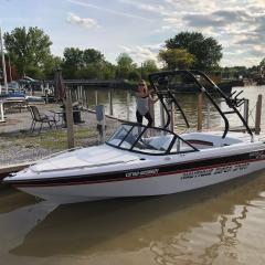 Big Air Cuda tower and Big Air Super Shadow Bimini - 1995 Correct Craft Super Sport - Black Aluminum - wakeboard tower (1)